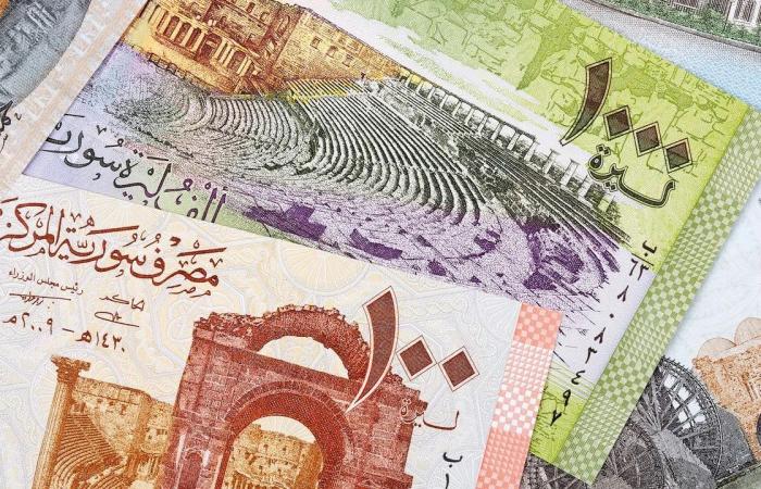 اخبار الاقتصاد اليوم الليرة السورية تتماسك.. وسعر الدولار يسجل 12 ألفاً بعد وصوله إلى 30 ألفاً