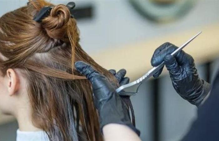 رياضة : بدون مجهود .. حلول بسيطة لإزالة صبغة الشعر عن البشرة