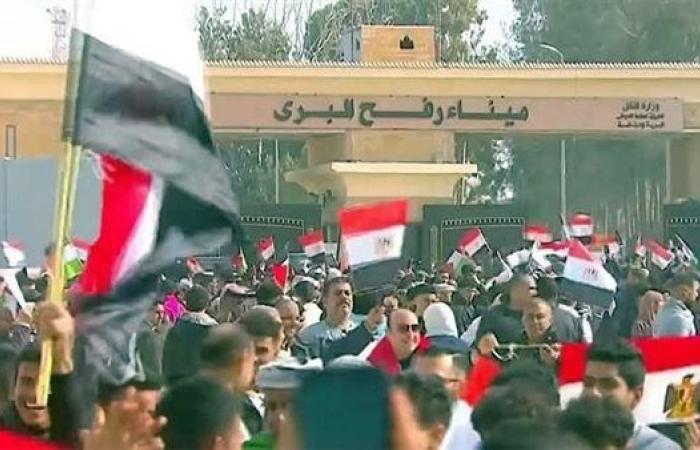 رياضة : حشود المصريين أمام معبر رفح توصل رسالتها للعالم: لا للتهجير