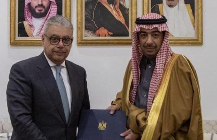 رياضة : التحالف الدولي للمصريين بالخارج يشيد باختيار السفير إيهاب أبو سريع ممثلًا لمصر بالسعودية